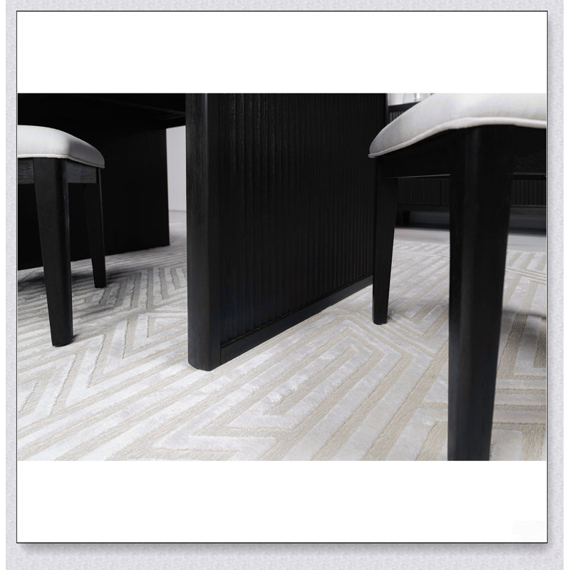 Table de salle à manger extensible moderne avec rallonge amovible et plateau biseauté pour une configuration de sièges flexible