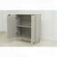 Armoire de cuisine moderne avec tablettes ouvertes