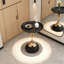 Petite table d'appoint ronde, tables d'appoint minimalistes modernes à piédestal en métal noir pour petits espaces, tables à martini décoratives à cannelures-960164136