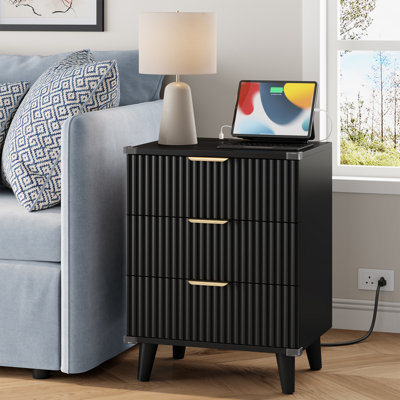 Table de chevet 1 pièce en bois avec station de charge, table d'appoint moderne à 3 tiroirs, table de chevet avec 2 ports USB et 2 prises de courant, table de chevet pour la chambre à coucher, petite commode pour les petits espaces