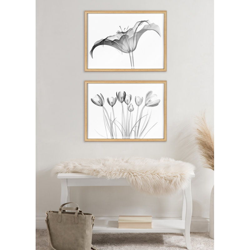 Art mural en verre Crocus X Ray Floral BW par The Creative Bunch Studio