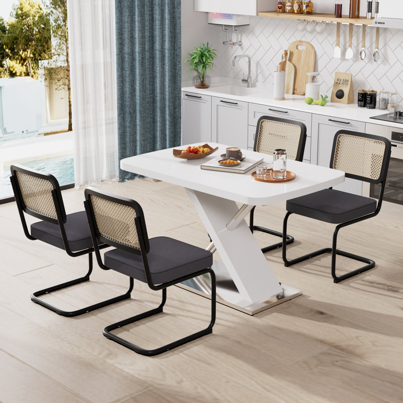 Ensemble de table de salle à manger extensible Modern Farmhouse pour 4 à 6 personnes, 5, Noir, noir, noir, noir, Blanc