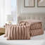Ensemble de couette côtelée luxueuse 3 pièces en velours microfibre imitation fourrure, couleur moka, format king-135105740