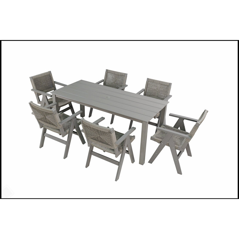 Table de salle à manger en bois imitation bois texturé, durable et élégante pour les pique-niques en plein air avec un design compact