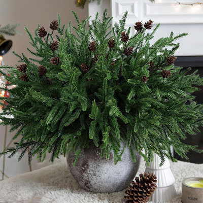 Tiges de pin artificielles de Noël Norfolk - 12 faisceaux de branches artificielles pour 2 vases avec tiges de pommes de pin