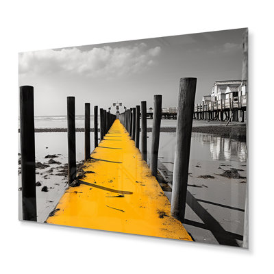 Beach Yellow and Gray Pier Perspect I - Nautique et plage, reproduction d'art sur métal