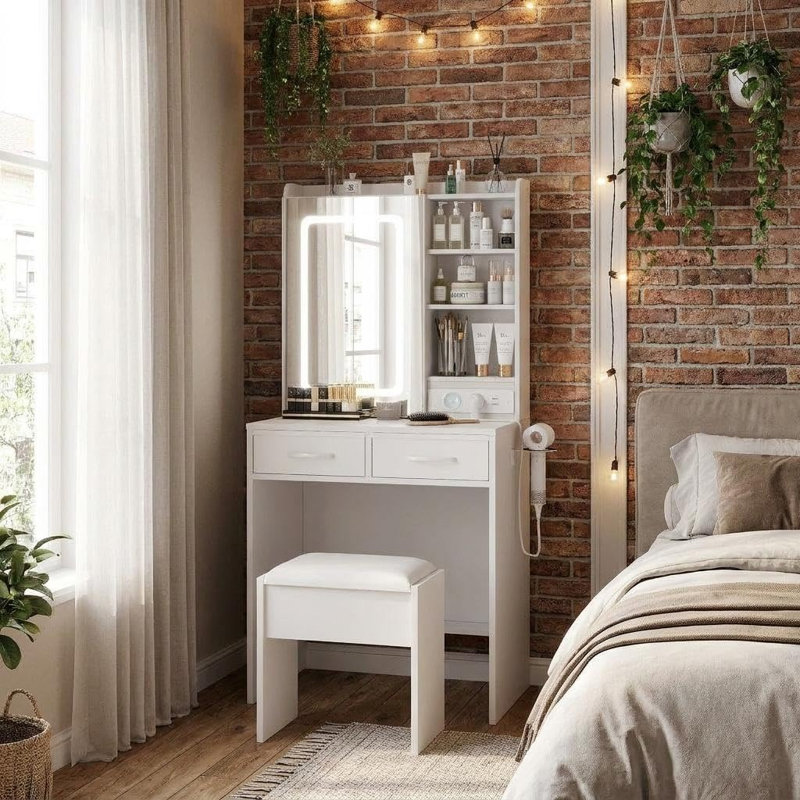 Bureau de meuble-lavabo compact avec miroir DEL et armoires RVB, ensemble de petite coiffeuse avec station de charge, prises de courant et ports USB, 2 tiroirs et tablettes ouvertes et tabouret pour chambre à coucher et appartement, blanc