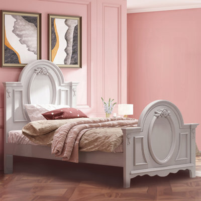 Wooden Bed With Scalloped Footboard In Gray