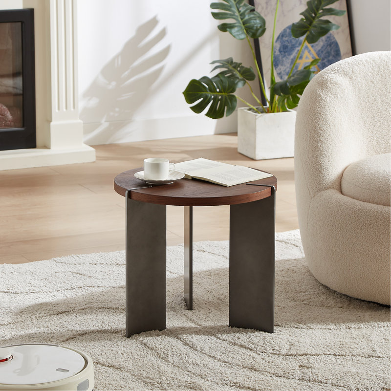 Table basse Cool Cool avec surface en noyer et base en métal