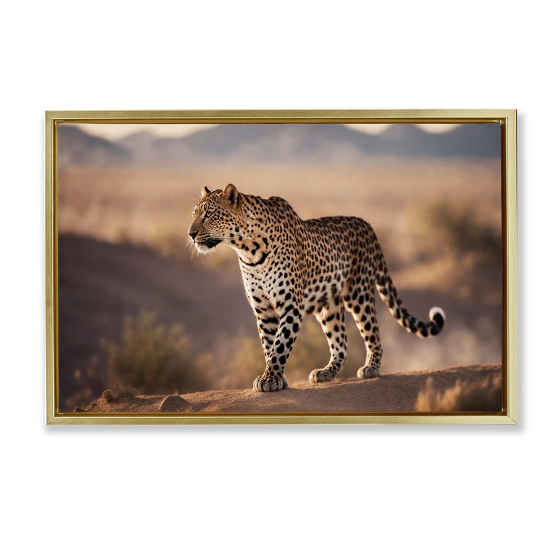  Toile encadrée «Cheetah On Patrol» par Noah Bay, H 21 po x l 31 po, Cadre flottant métallique doré
