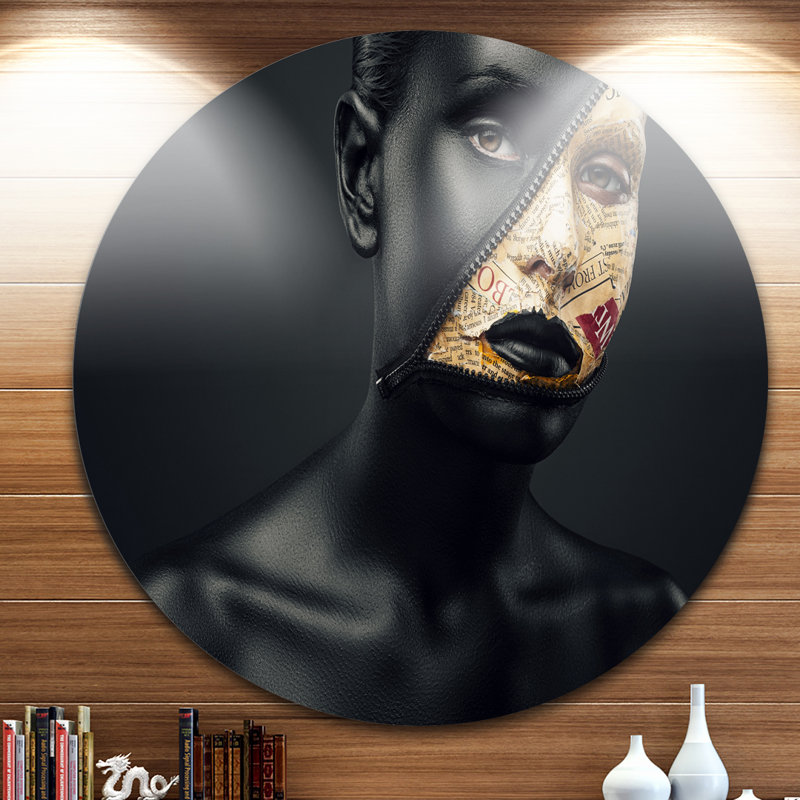 «Woman with a Zip on Face», reproduction d'impression sur métal, H 23 po x l 23 po x P 1 po