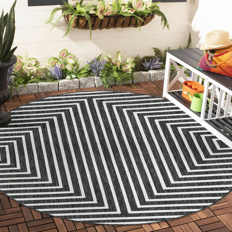 Tapis contemporain noir et blanc Odawa, Rectangle 5 pi 3 po x 8 pi