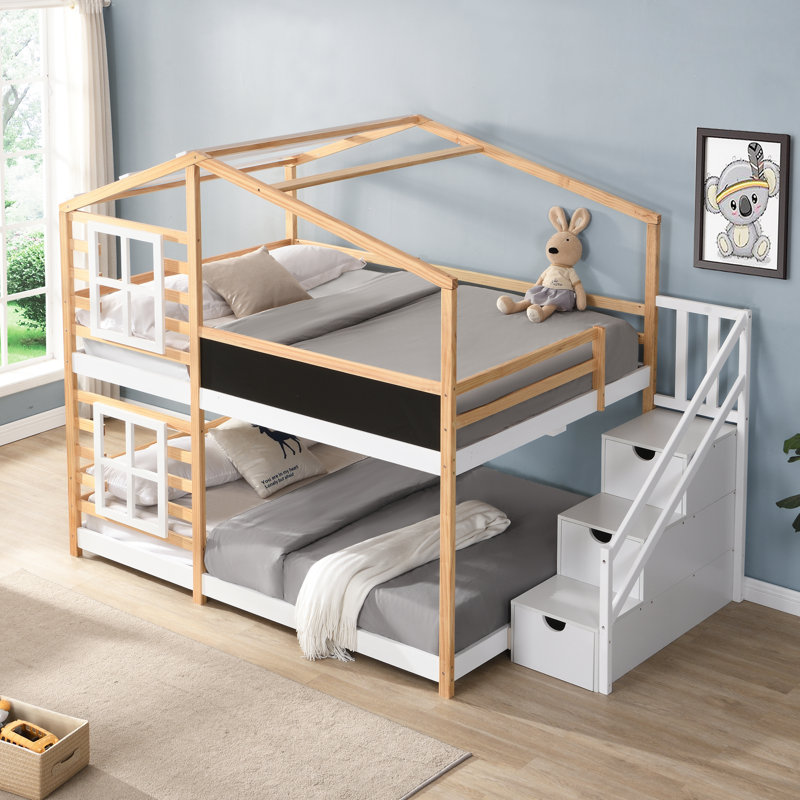 Lits en bois multifonctionnels, style maison, idéal pour une salle de jeux familiale
