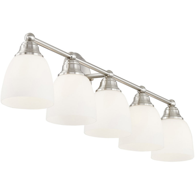 Éclairage pour meuble-lavabo à 5 lumières Faribault, Blanc opale satiné / nickel brossé