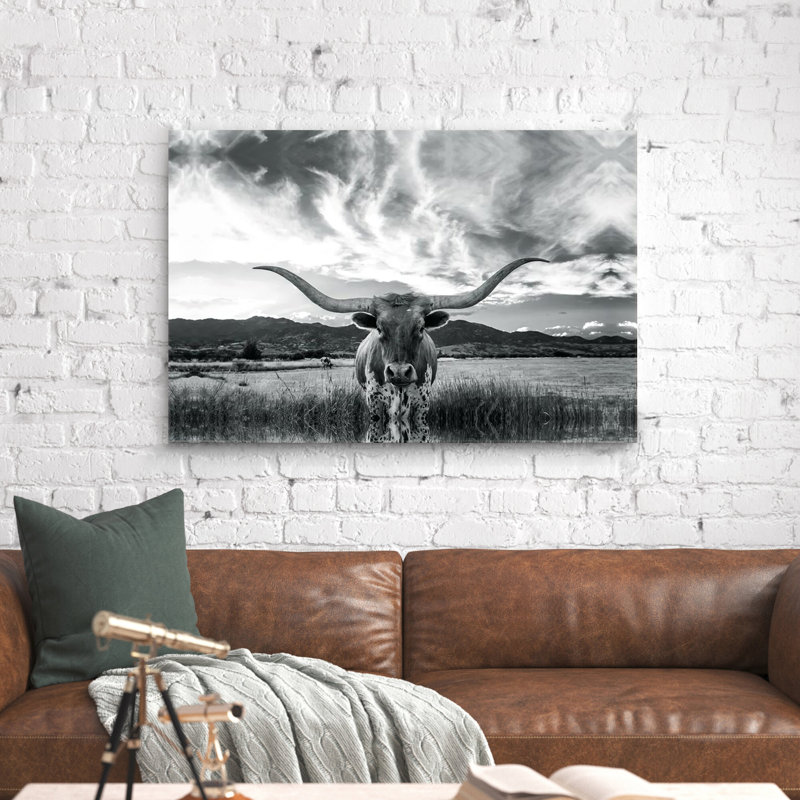 «Black and White Longhorn Cow I», photographie sur toile tendue, H 32 po x l 48 po, Unframed, Sans cadre