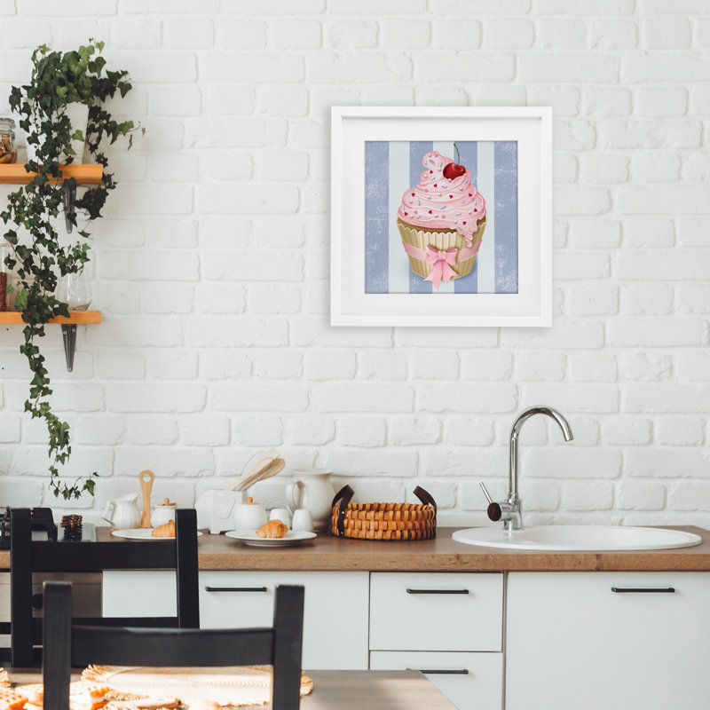 «Pastel Cupcake with Bow», reproduction encadrée sous verre, design par Lori Mosley, H 13 po x l 13 po, Cadre blanc côtier