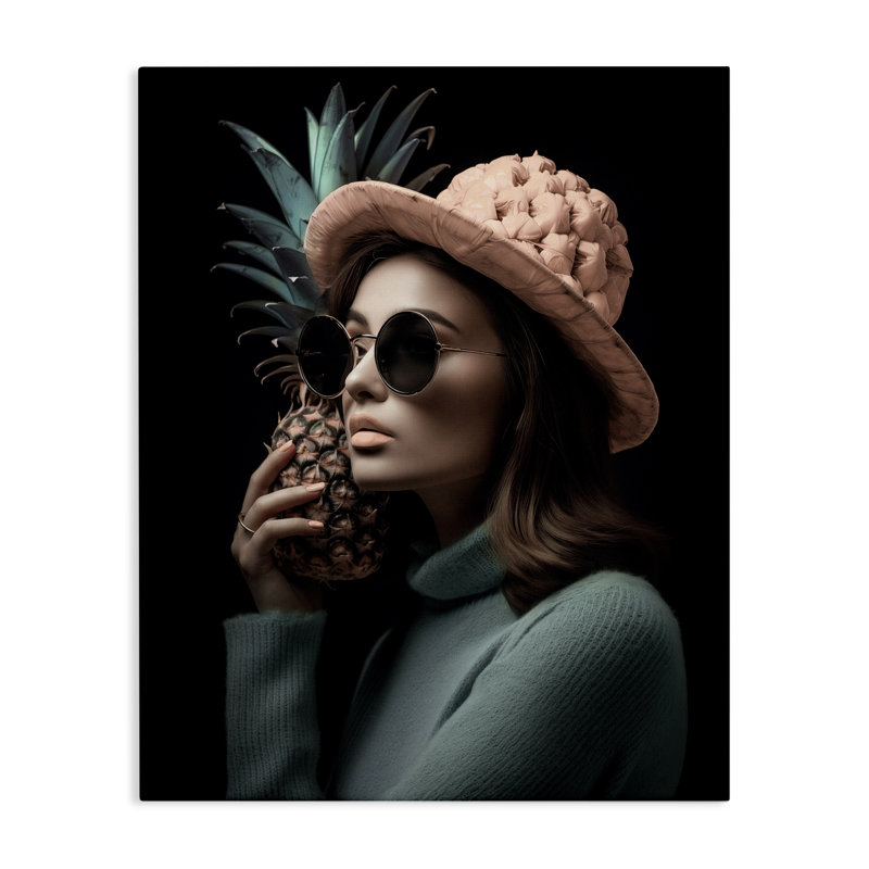 «Chic Girl with Pineapple», art mural sur toile par Ziwei Li, H 20 po x l 16 po