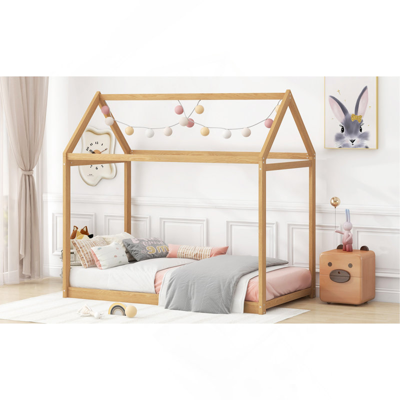 Lit simple en bois, couleur bois