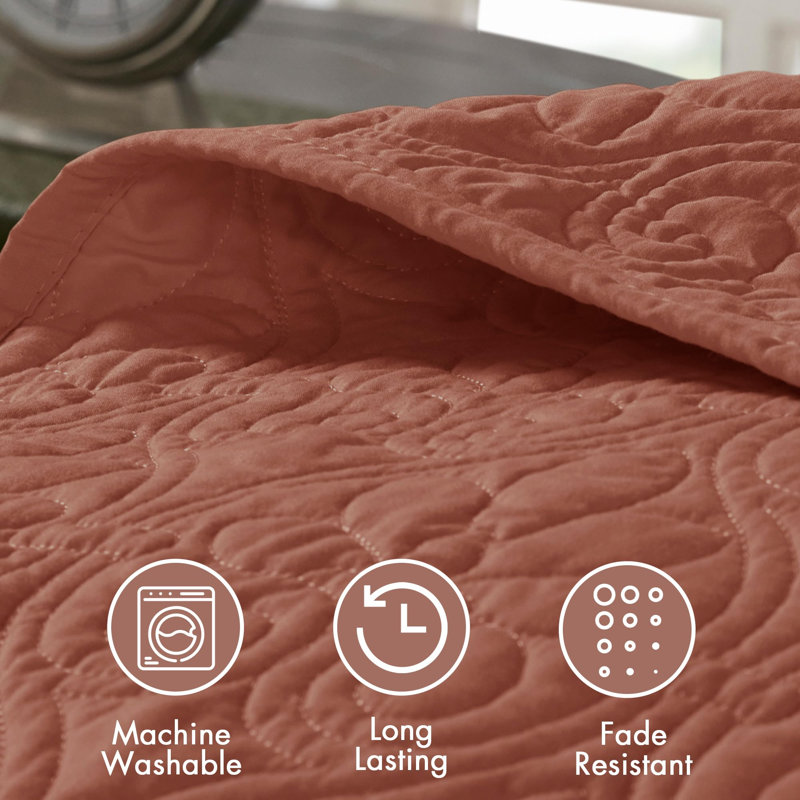 Quebec Clay Red Reversible 3-Piece Full/Queen Quilt Set, Full/Queen Coverlet + 2 Standard Shams, Clay Red