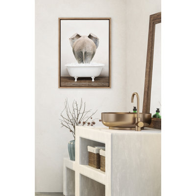 «Elephant Back in Rustic Bath» par Amy Peterson, reproduction d'art sur toile encadrée