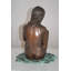Statue Janik assise en bronze fille nue - taille: L 12 po x l 10 po x H 14 po.