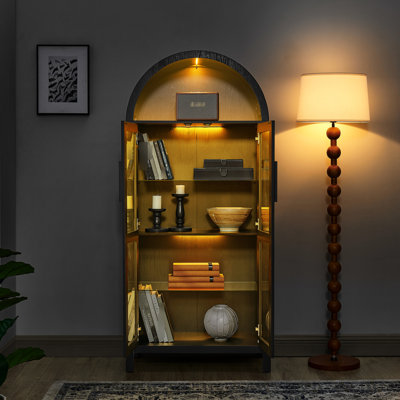 Unité de rangement noire avec lampe, conception à arche haute, cloisons en verre à hauteur, convenant à la chambre à coucher et à l'entrée avec verre à réglage moderne, cuisine idéale