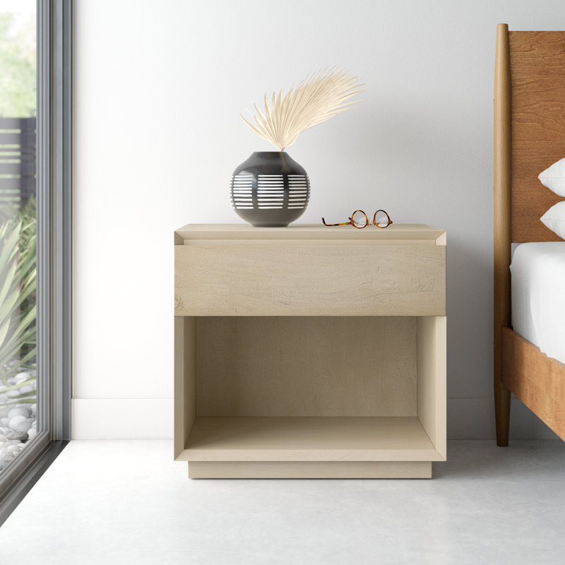 Table de chevet en bois massif à 1 tiroir Aricka en brun / beige
