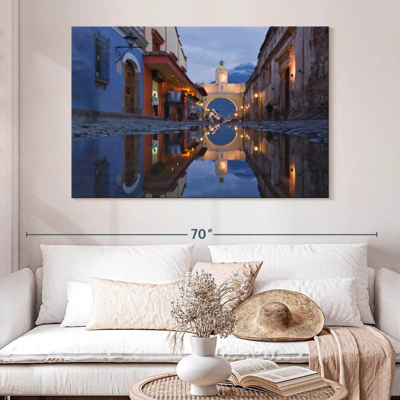 Nicci Antigua Street After The Rain, H 34 po x l 51 po