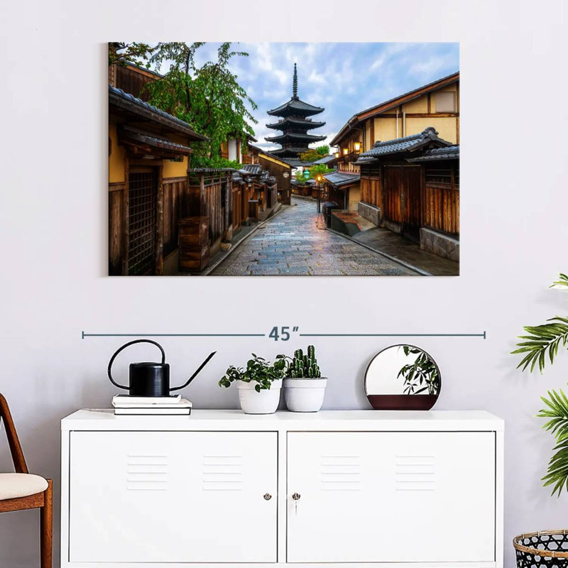 Lilie Sannenzaka Street, Kyoto, H 34 po x l 51 po