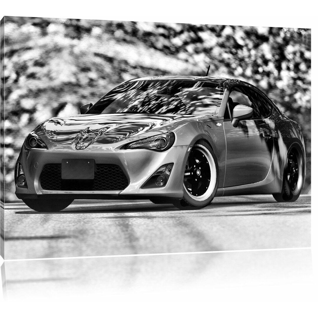 Leinwandbild Oranger Toyota FT-86 im Wald in Monochrom