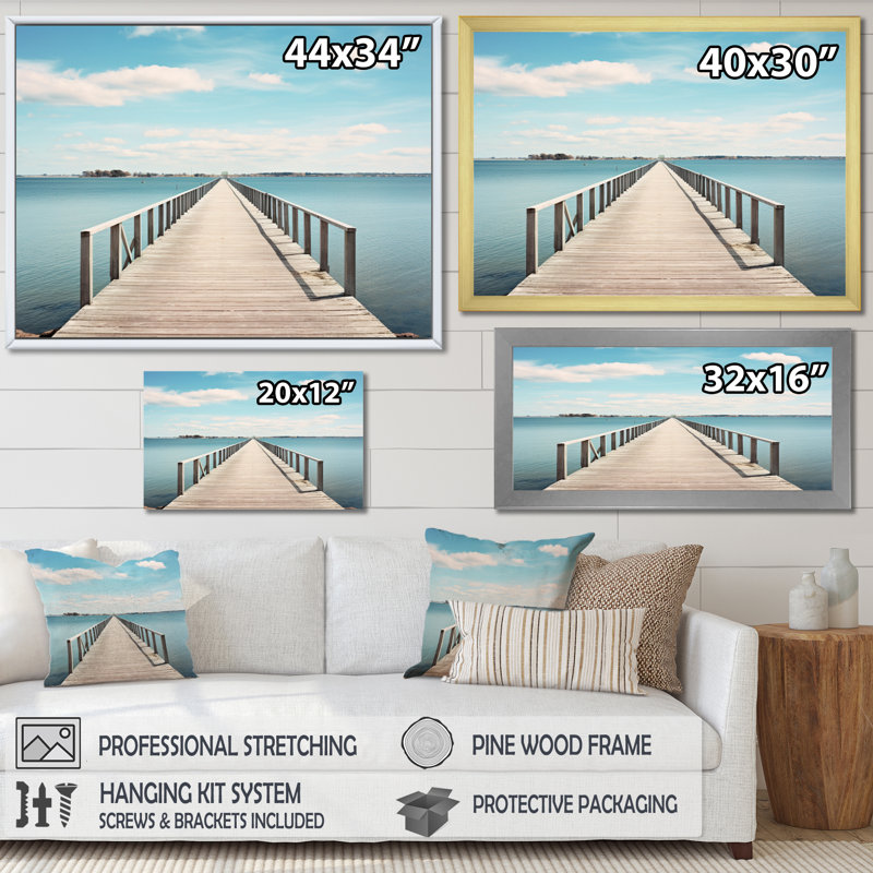 «Southlake Pier Lone Pier II», reproduction sur toile, Cadre flottant blanc, H 34 po x l 44 po x P 1,5 po