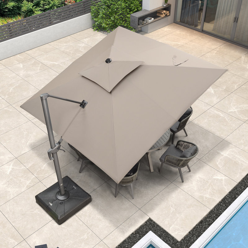 Parasol en porte-à-faux carré en tissu écologique avec base Juwairiah, taupe, L 109,06 po x P 16,54 po, Taupe