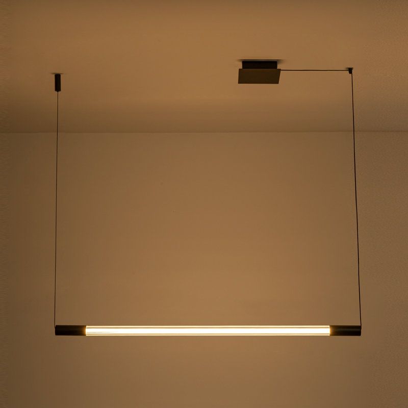 Luminaire suspendu linéaire à DEL à intensité variable de 46 po Vernet, Black