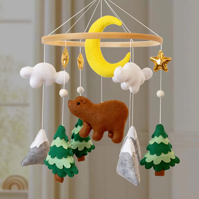 Mobile Woodland Bear pour lit de bébé