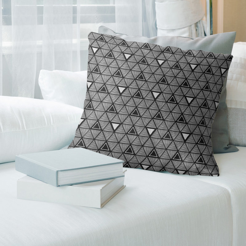 Triangles dessinés à la main Coussin décoratif, 20 po x 20 po, Noir clair, Sergé de coton