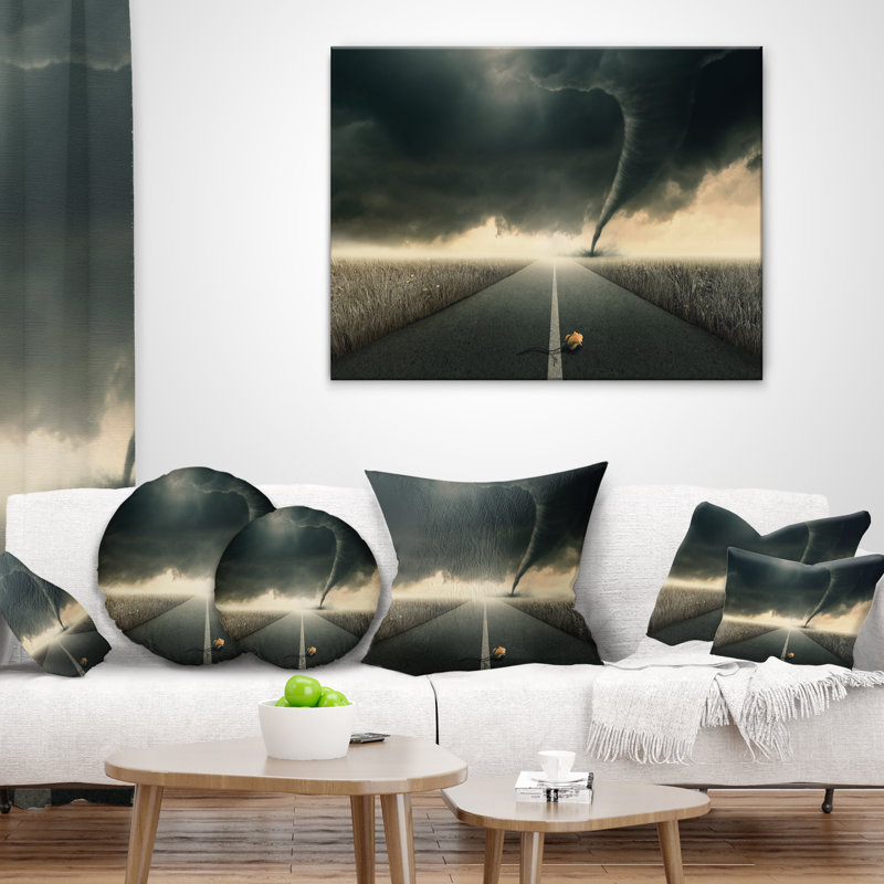 Coussin Rose on the Dark Road, 16 po x 16 po, Coussin décoratif