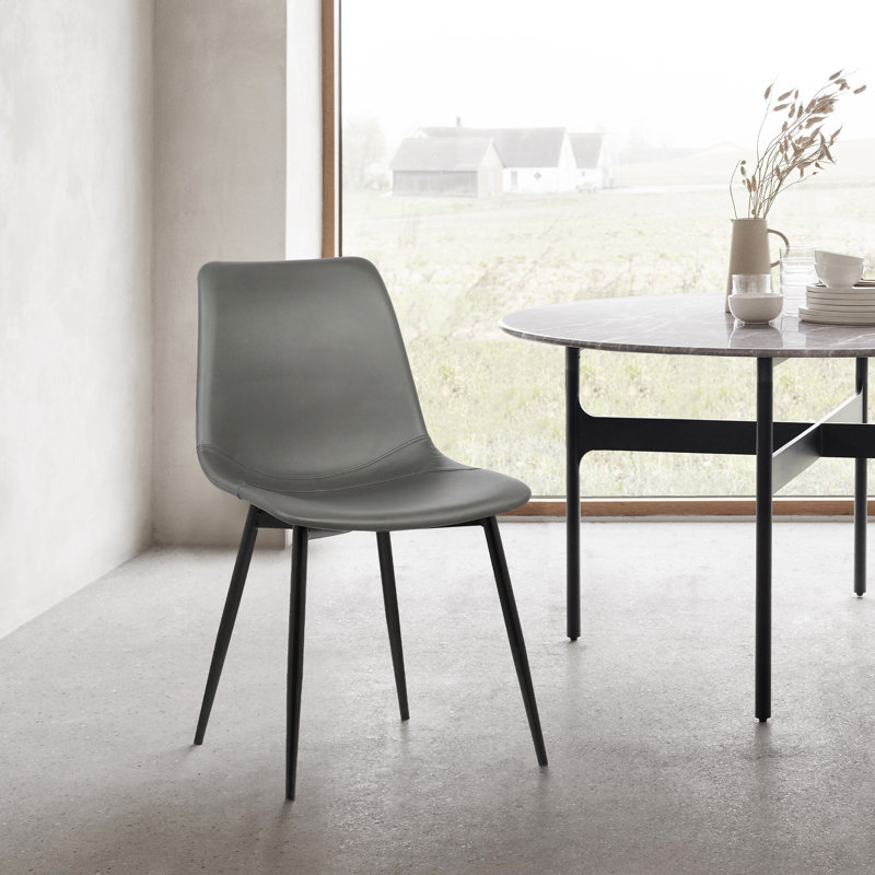 Chaise de salle à manger rembourrée contemporaine avec pieds en métal noir Waroona, Similicuir gris