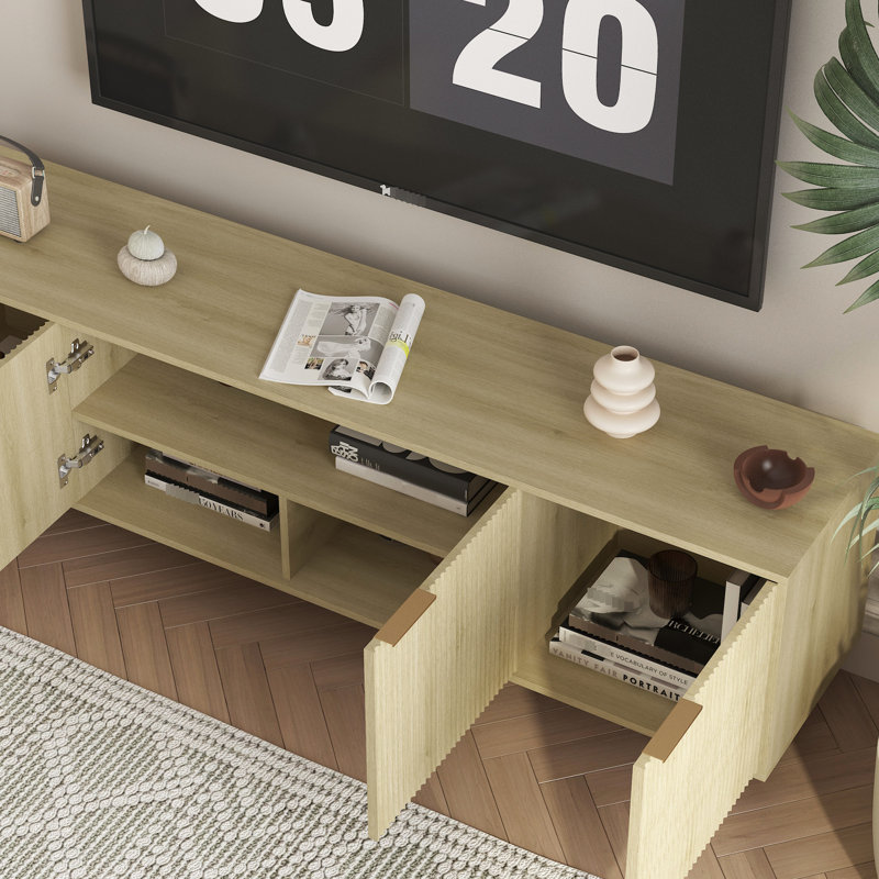 Meuble télé cannelé en bois 68 po, meuble télé avec 4 armoires spacieuses pour téléviseur de 55 pouces et plus, pieds dorés, meuble de rangement élégant, console de divertissement moderne, texture rainurée noire,