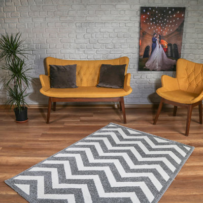 Tapis rectangulaire gris / blanc en polypropylène tissé à la machine Gervasia