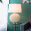 Lampe de table avec base en papier beige P16,1 po x H26 po