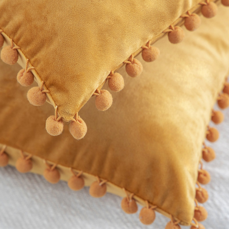 Coussin Silky Velvet Series Pom-poms, Carré 18 po, Orange, Housse de coussin et insert
