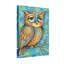 Animaux hibou coloré avec des motifs en spirale sur une branche-817507318