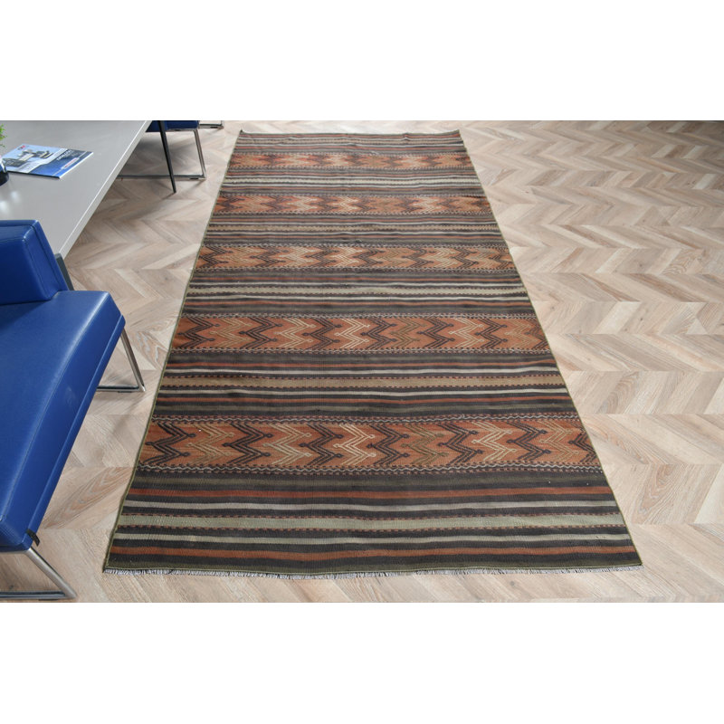 Tapis turc antique avec des motifs esthétiques idéaux pour le décor de la salle à manger dans une teinte orange vibrante et une touche chaleureuse Oushak avec frange