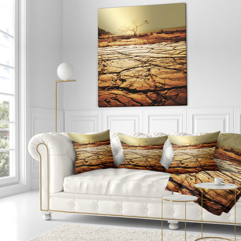 Coussin Lonely Tree in Drought Land, 16 po x 1 po, Coussin décoratif