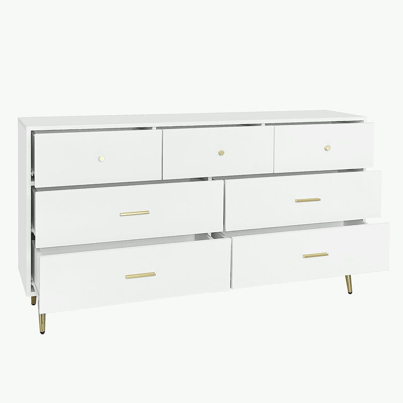 Grande commode à sept tiroirs avec poignée dorée et pieds dorés de couleur blanche