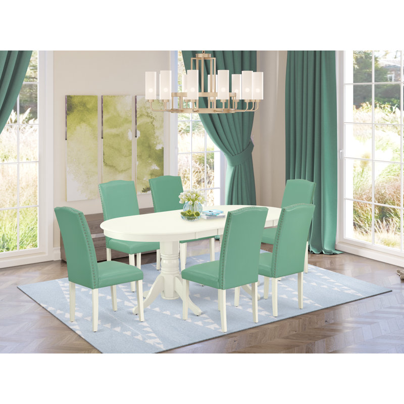 L'ensemble de salle à manger 7 pièces se compose d'une table de salle à manger ovale avec rallonge papillon et de 6 chaises Parson rembourrées en similicuir, blanc lin
