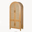 Armoire arquée 71 pouces à 4 portes avec portes en rotin, tablettes réglables et supports intégrés, chêne-133394472