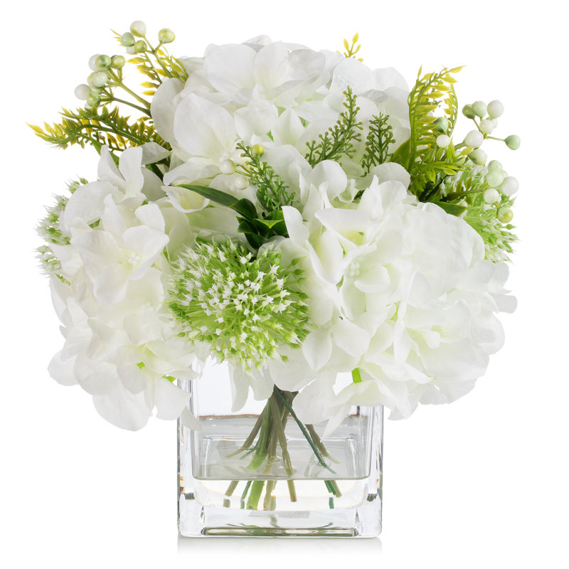 Arrangement floral d'hortensia ou centre de table dans un vase