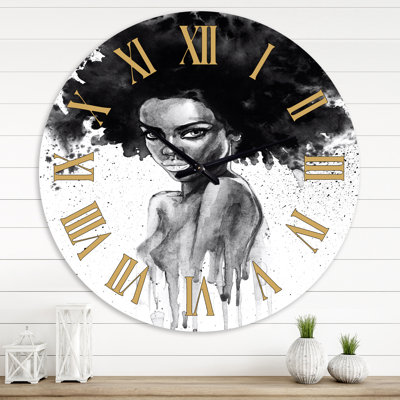 Portrait monochrome d'une femme afro-américaine III - horloge murale moderne