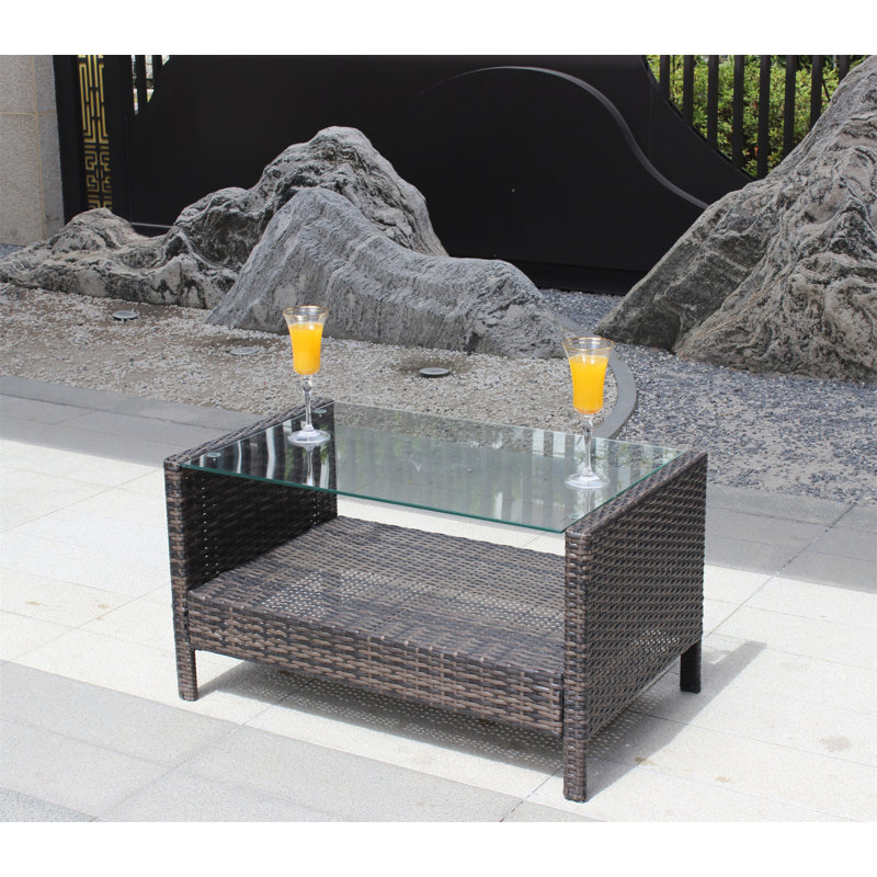 Table basse pour l'extérieur avec mobilier en verre trempé transparent